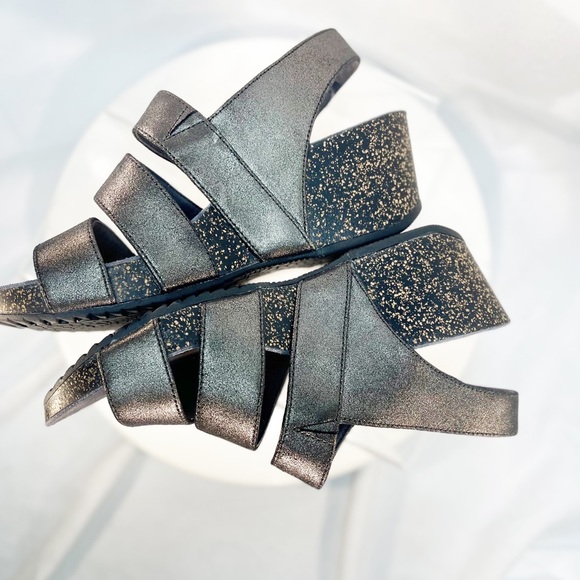 Dansko Stacey Wedge Sandals Graphite Metallic Suede Size 38 EUC - Picture 5 of 13